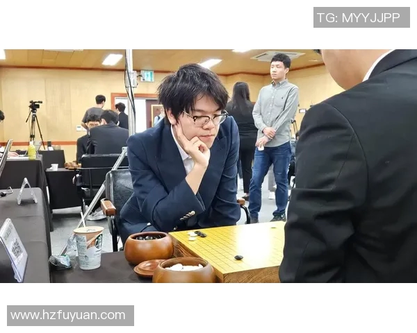 柯洁与李词悠对决围棋巅峰之战引发热议与期待